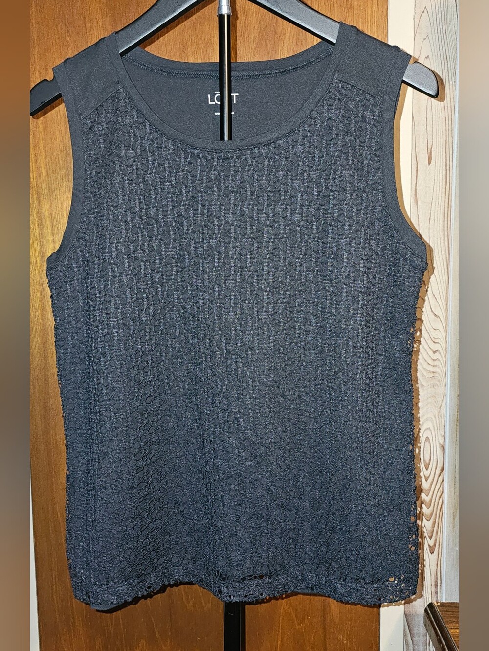 LOFT Black Sleeveless Textured Lace Tank Petite